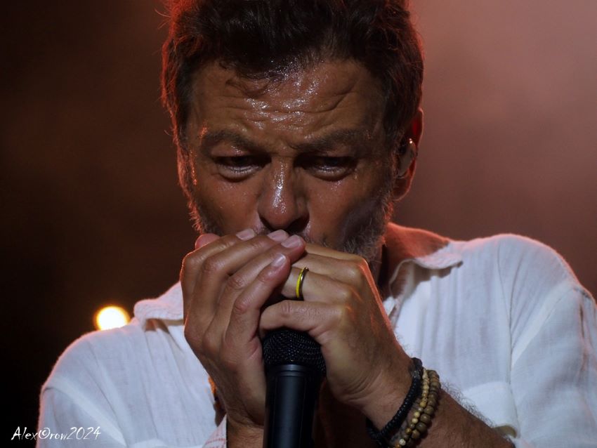 Christophe Maé à l'harmonica Spa 2024 ©Axel Crow 